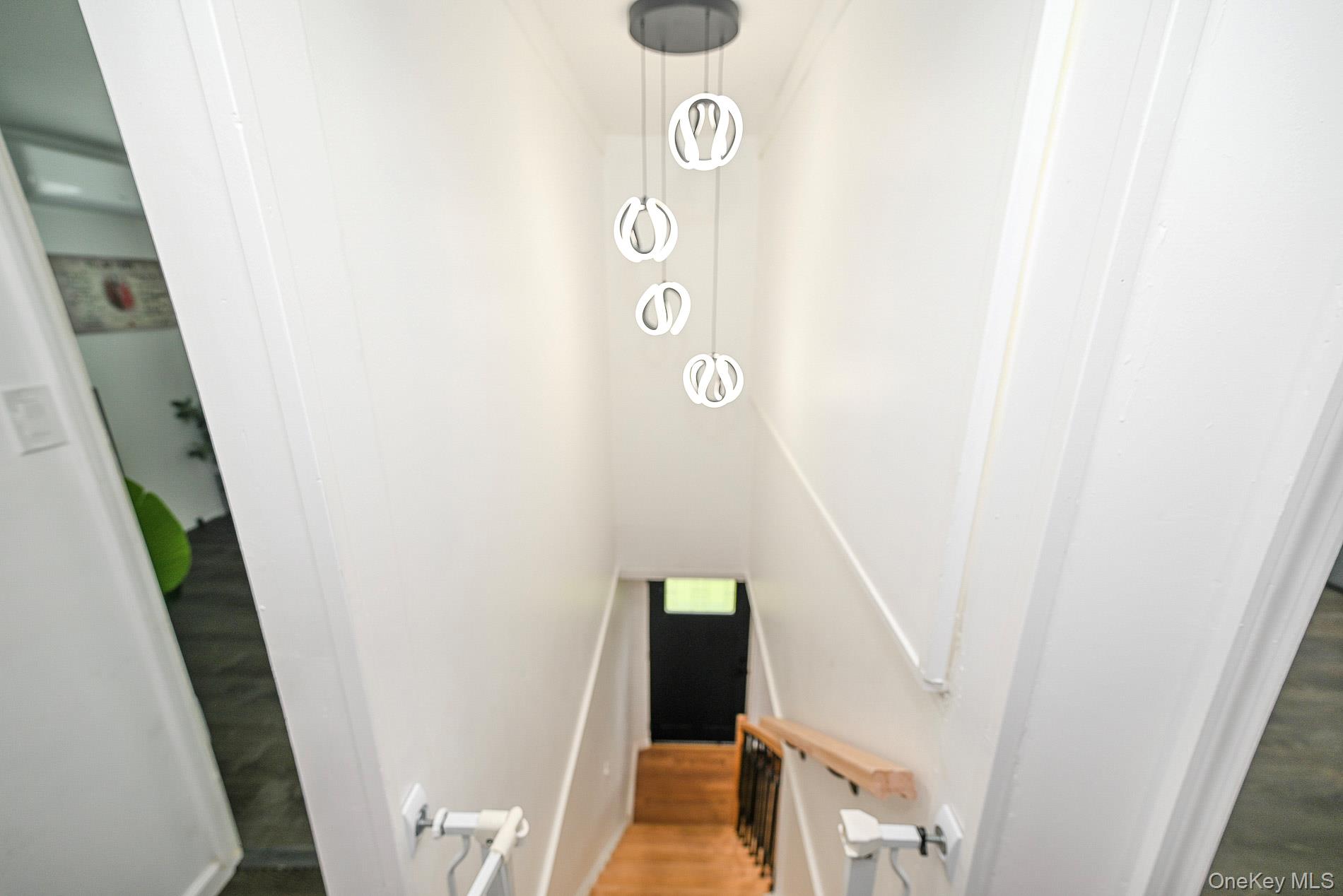 #19 photo, 175 Arthur Avenue, Floral Park , NY 11001