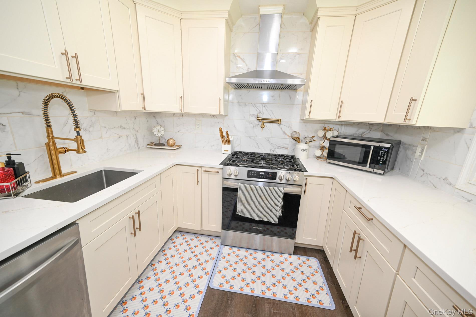 #4 photo, 175 Arthur Avenue, Floral Park , NY 11001