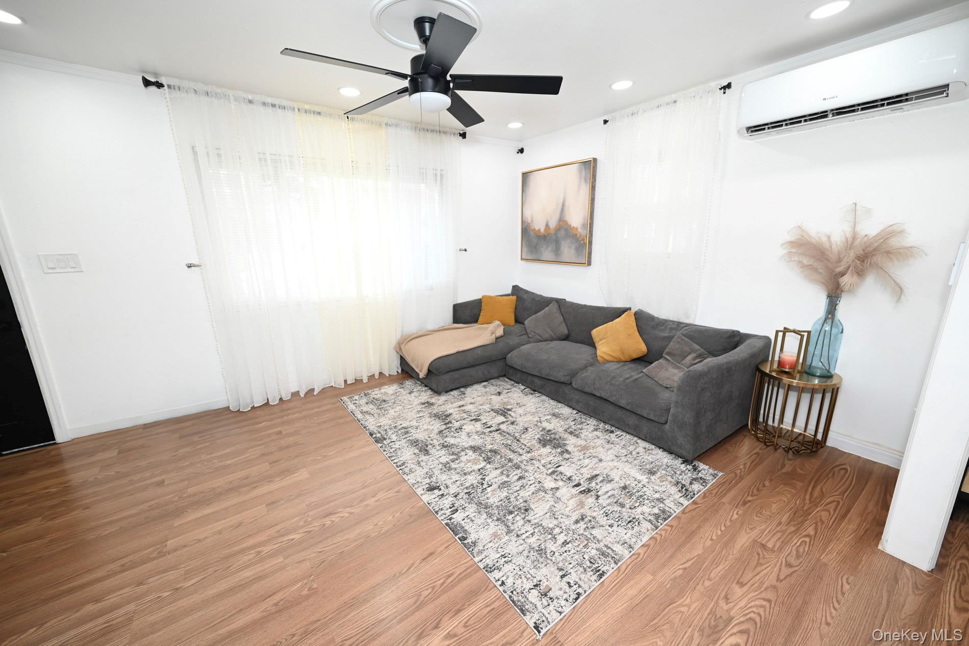 #8 photo, 175 Arthur Avenue, Floral Park , NY 11001