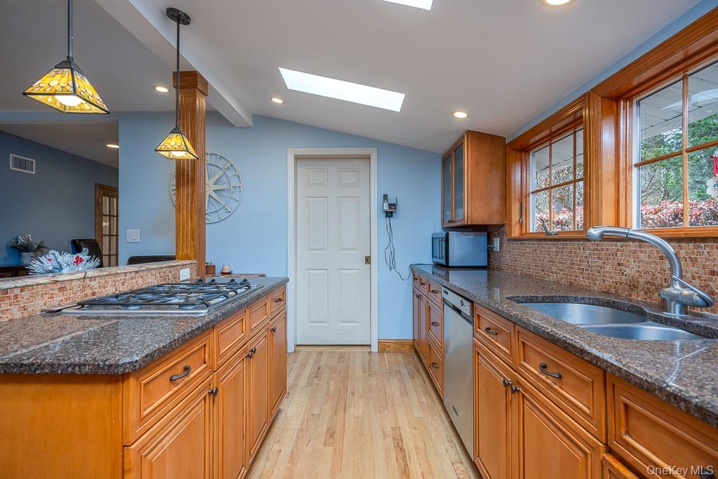 #8 photo, 101 Hickory Hill Road, Tappan , NY 10983