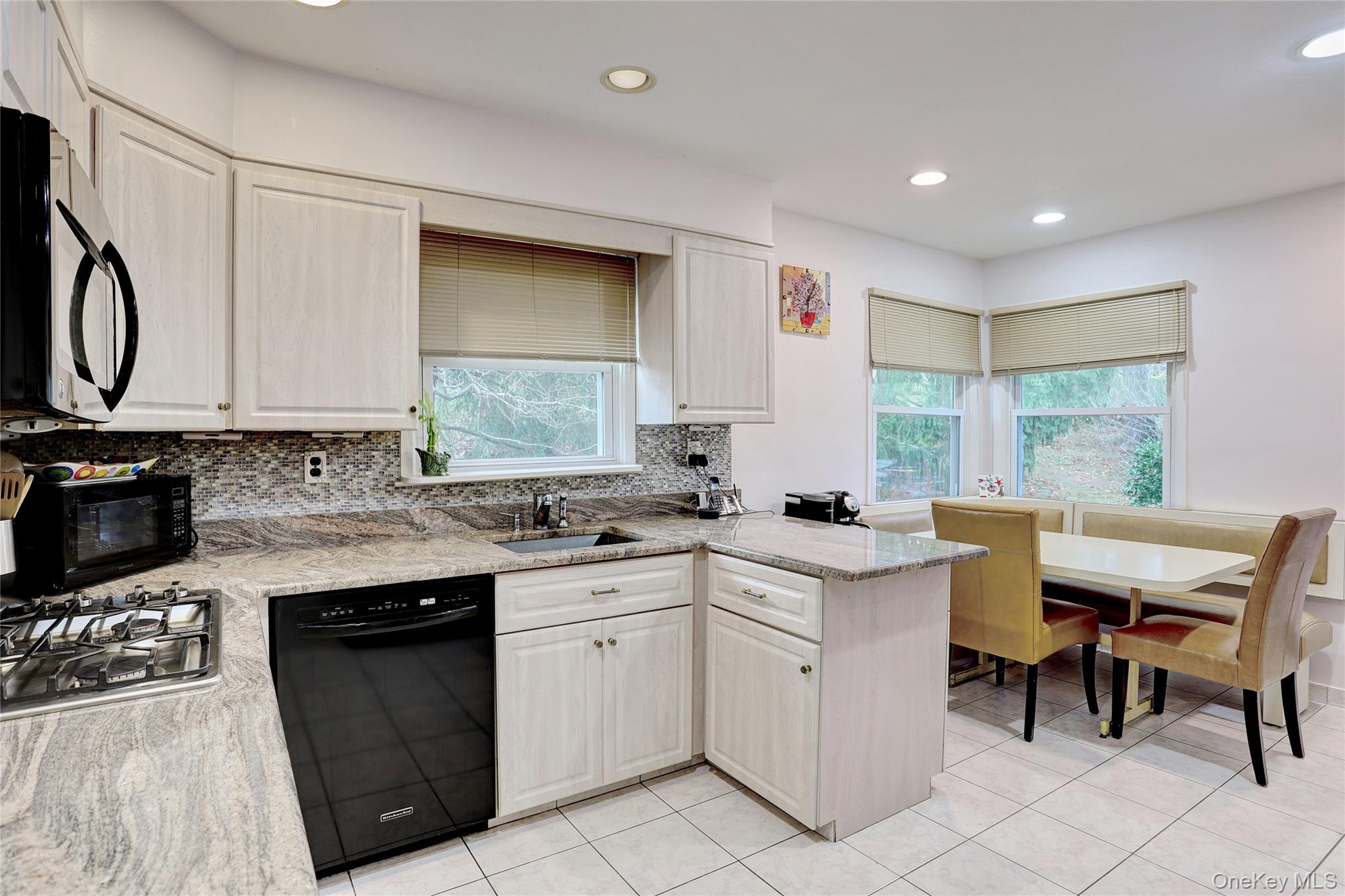 #11 photo, 32 Berry Court, Tappan , NY 10983