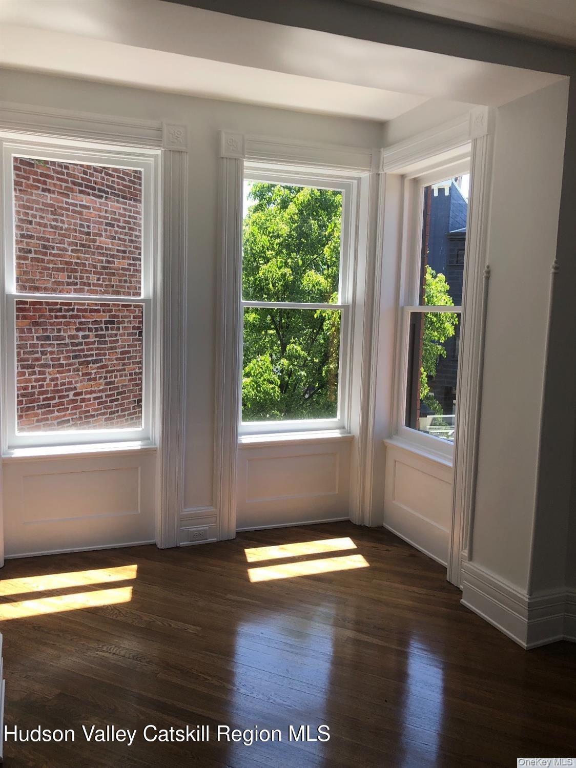 #12 photo, 420 Warren, Hudson , NY 12534