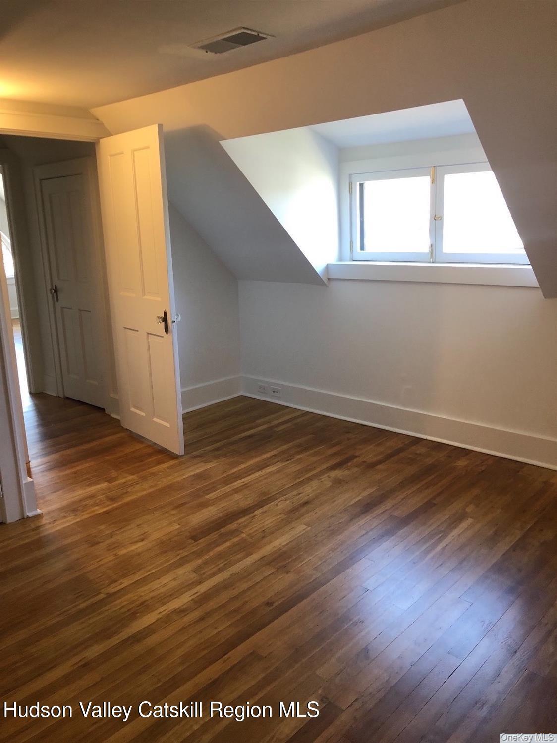 #17 photo, 420 Warren, Hudson , NY 12534