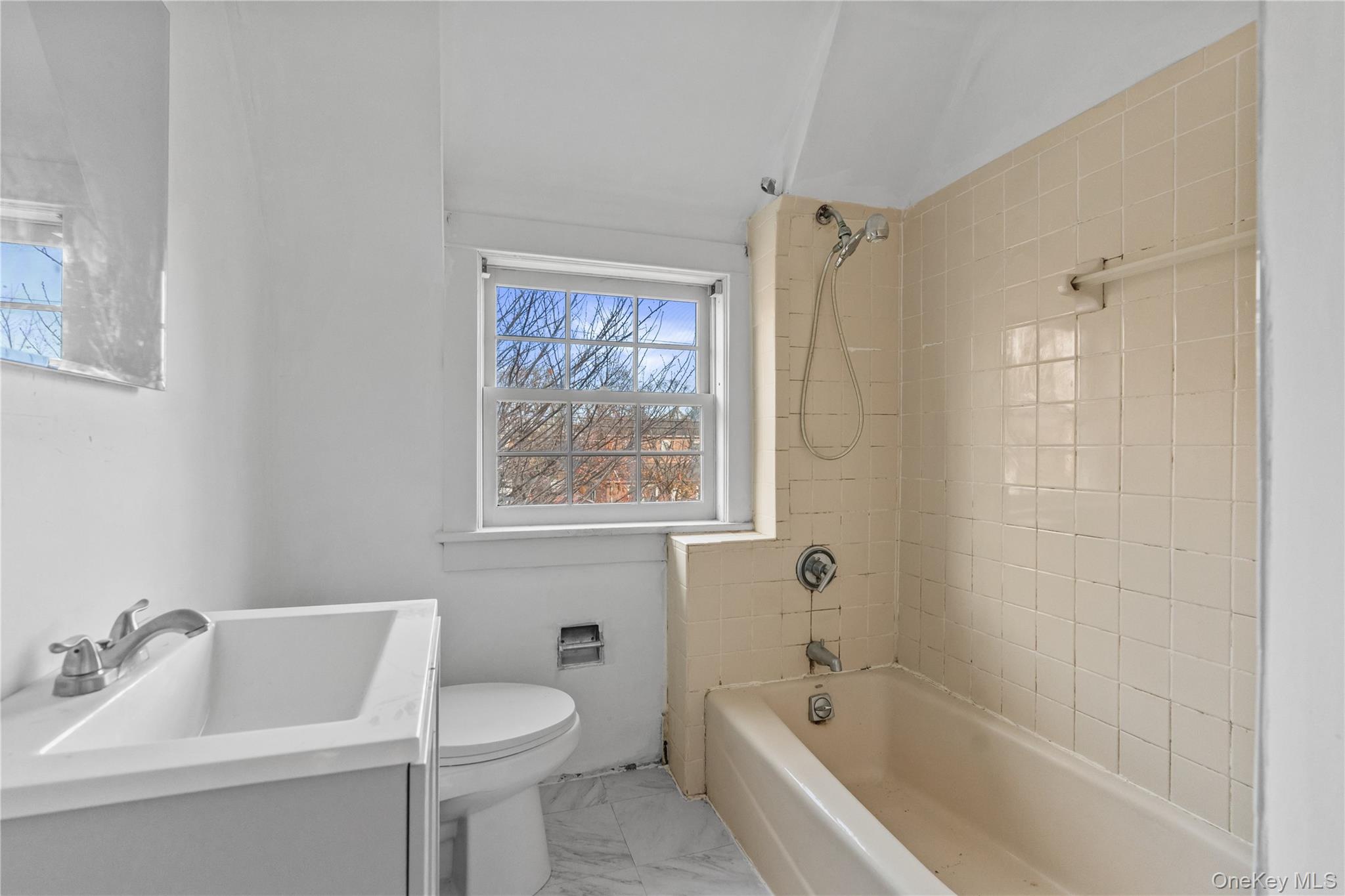 #11 photo, 168 Longview Avenue, White Plains , NY 10605