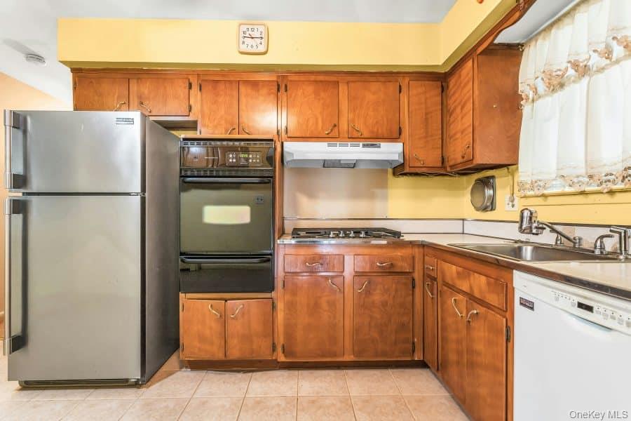 #9 photo, 1070 Mahopac Road, West Hempstead , NY 11552