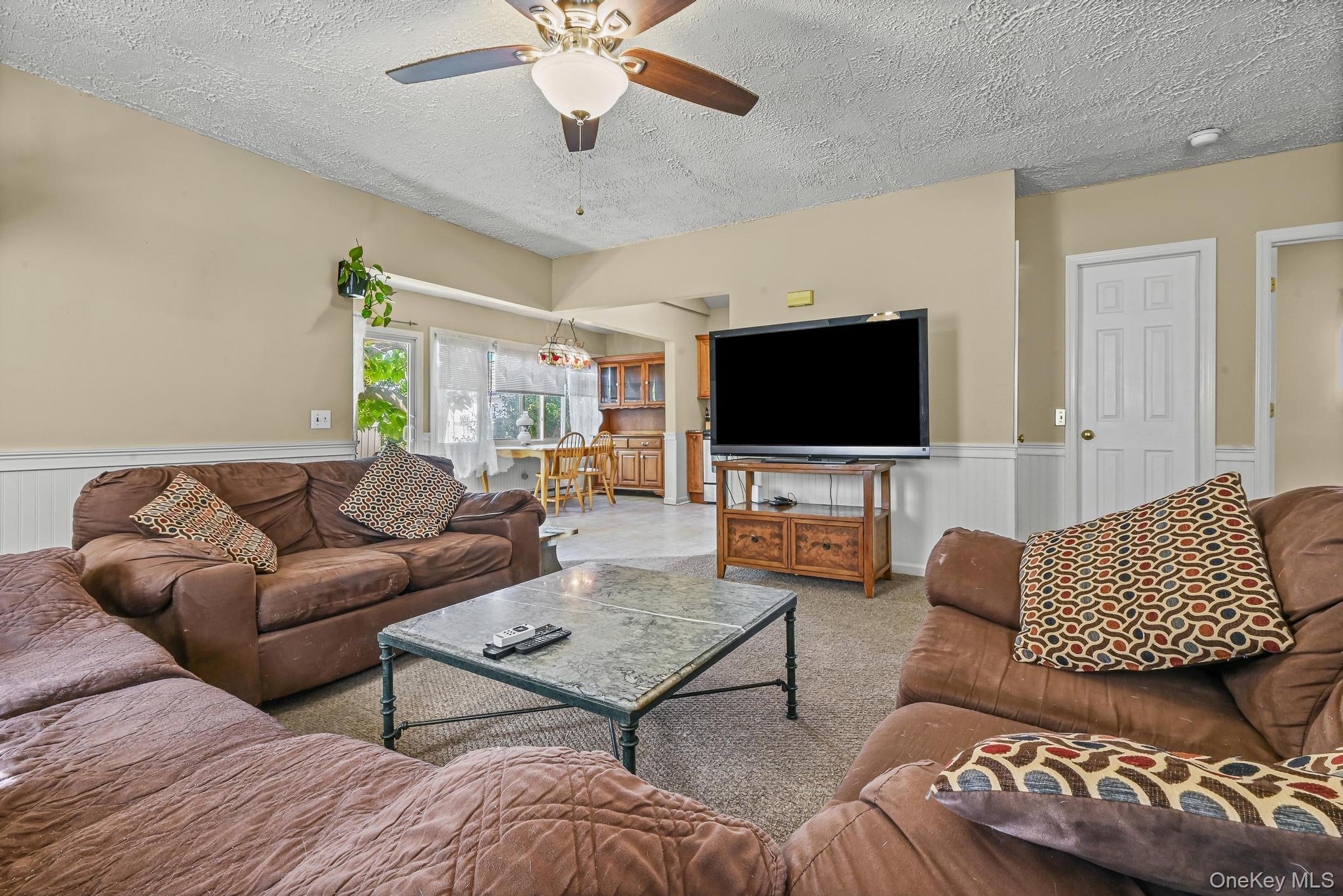 #11 photo, 870 Guy Lombardo Avenue, Freeport , NY 11520