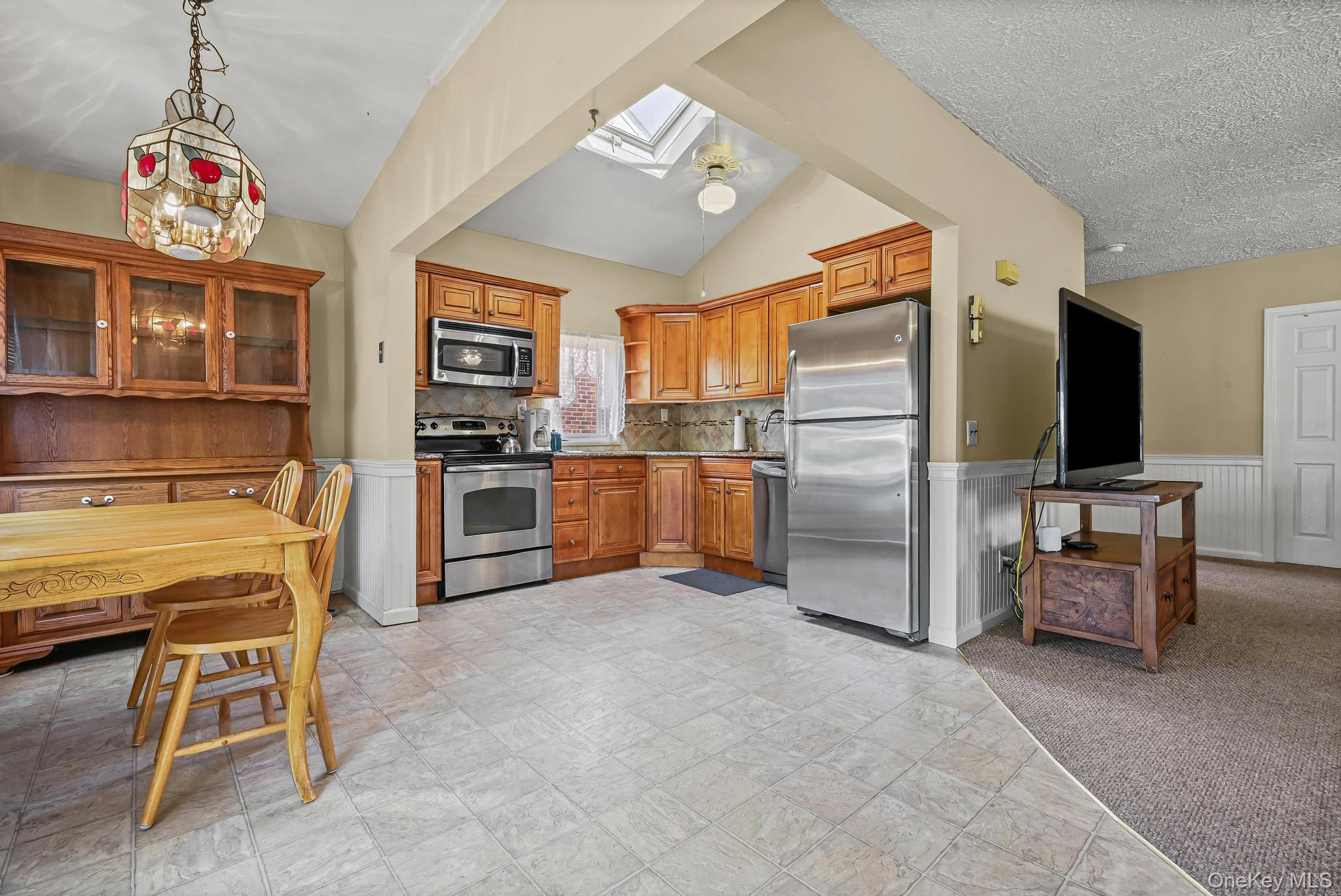 #13 photo, 870 Guy Lombardo Avenue, Freeport , NY 11520