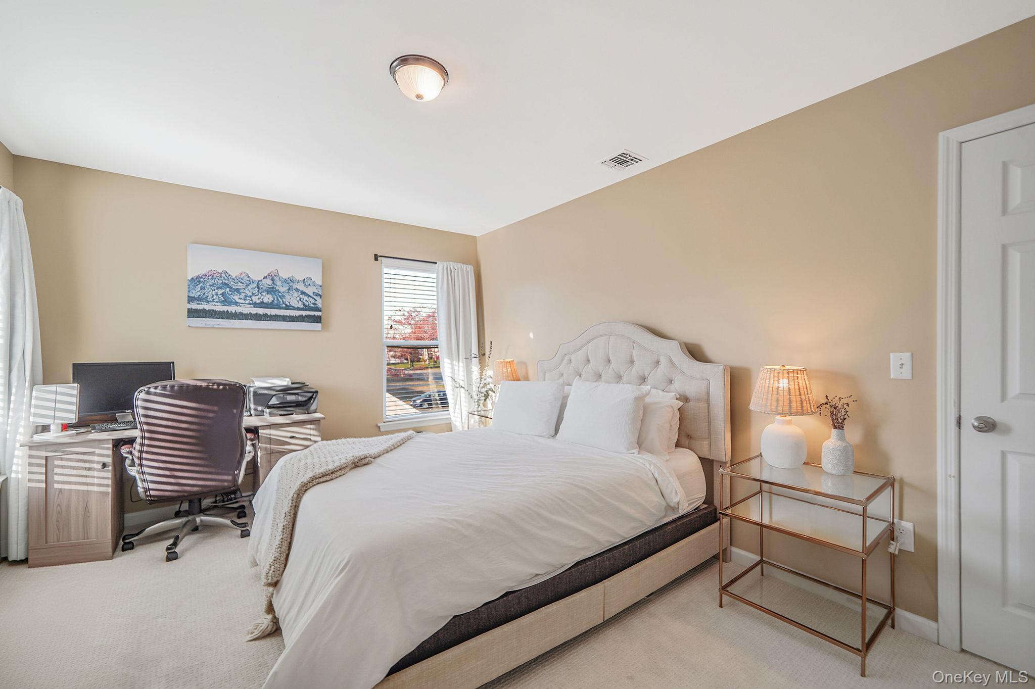 #16 photo, 42 Quintuck Lane, East Islip , NY 11730