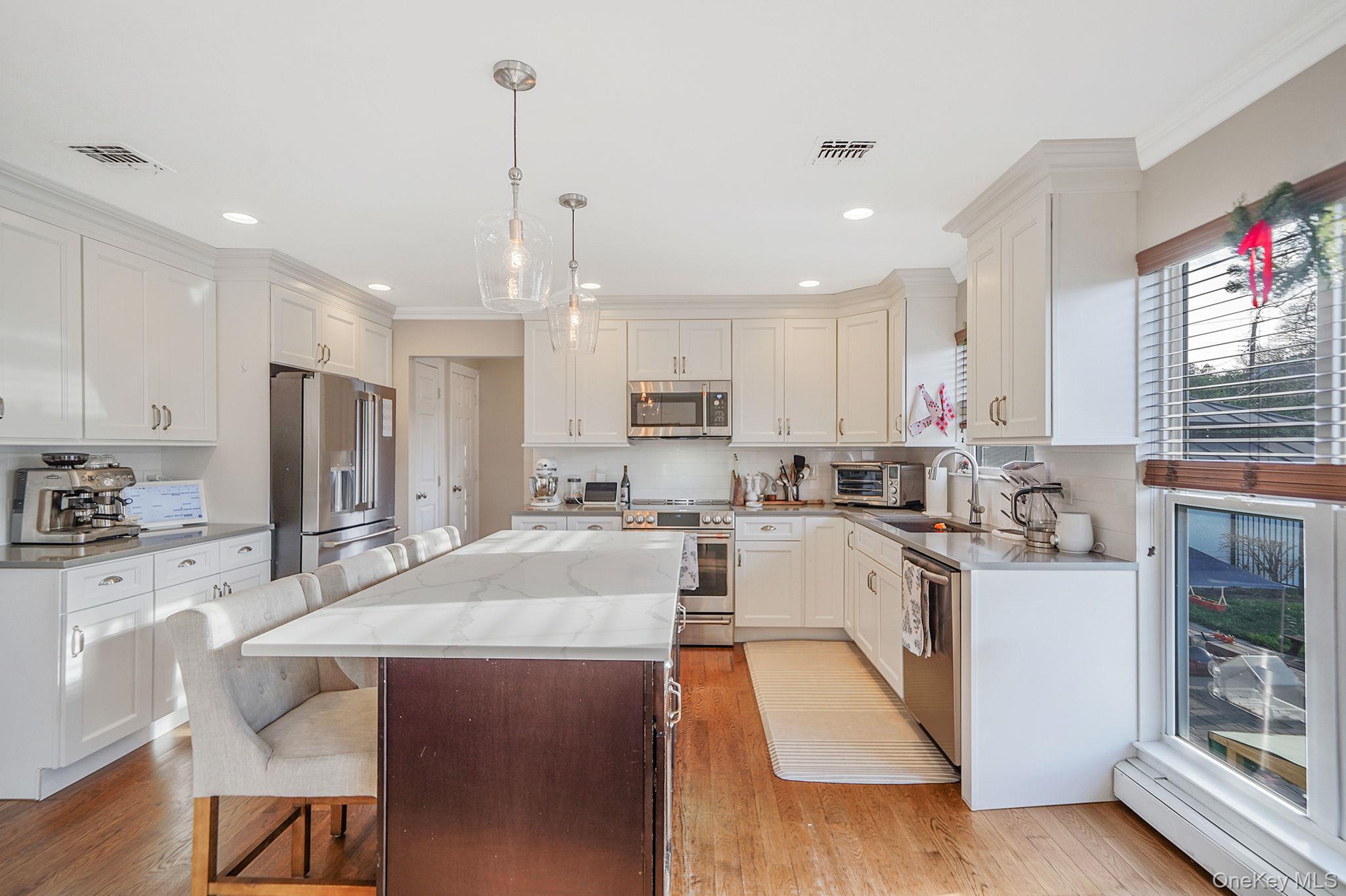 #7 photo, 42 Quintuck Lane, East Islip , NY 11730