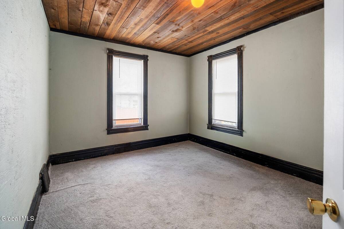 #8 photo, 7 Smith Street, Gloversville , NY 12078