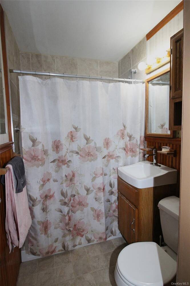 #10 photo, 878 County Line Road, Amityville , NY 11701