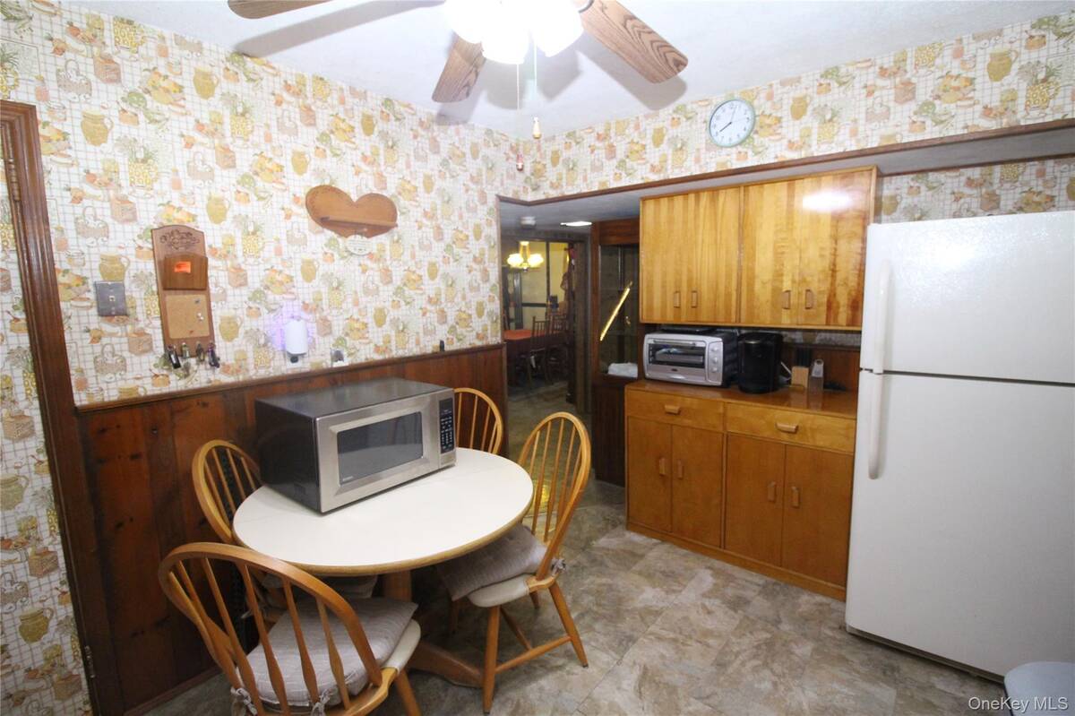 #4 photo, 878 County Line Road, Amityville , NY 11701