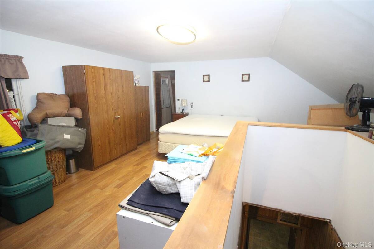 #7 photo, 878 County Line Road, Amityville , NY 11701