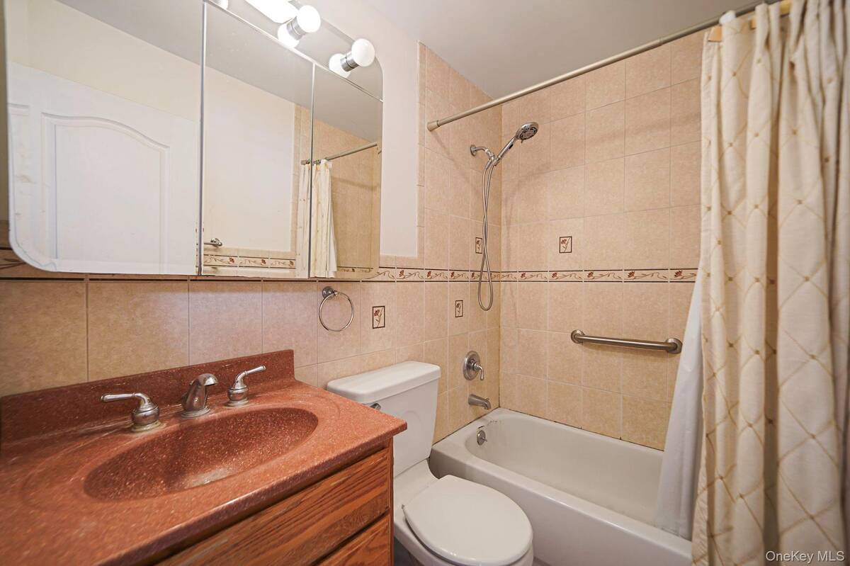 #20 photo, 24 E 6th Street, Patchogue , NY 11772