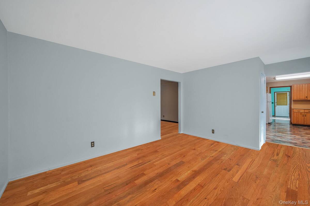 #4 photo, 24 E 6th Street, Patchogue , NY 11772