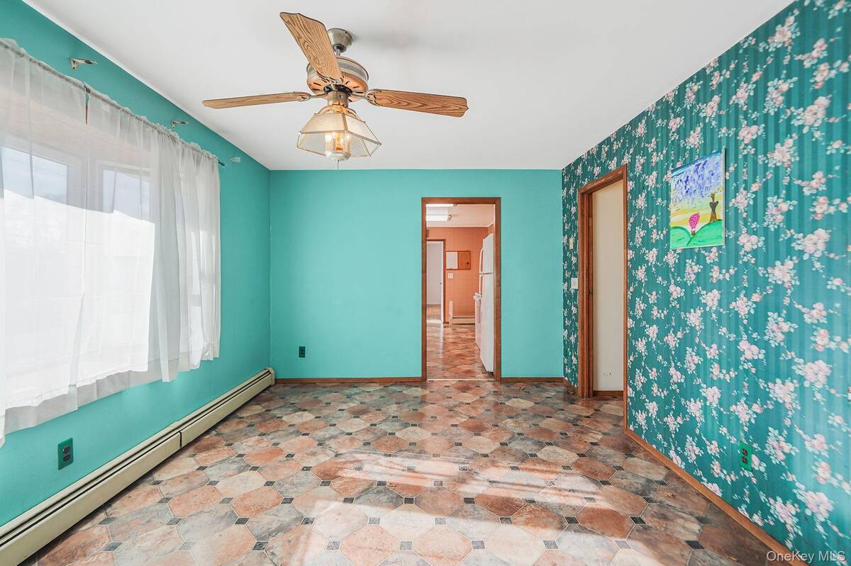 #9 photo, 24 E 6th Street, Patchogue , NY 11772