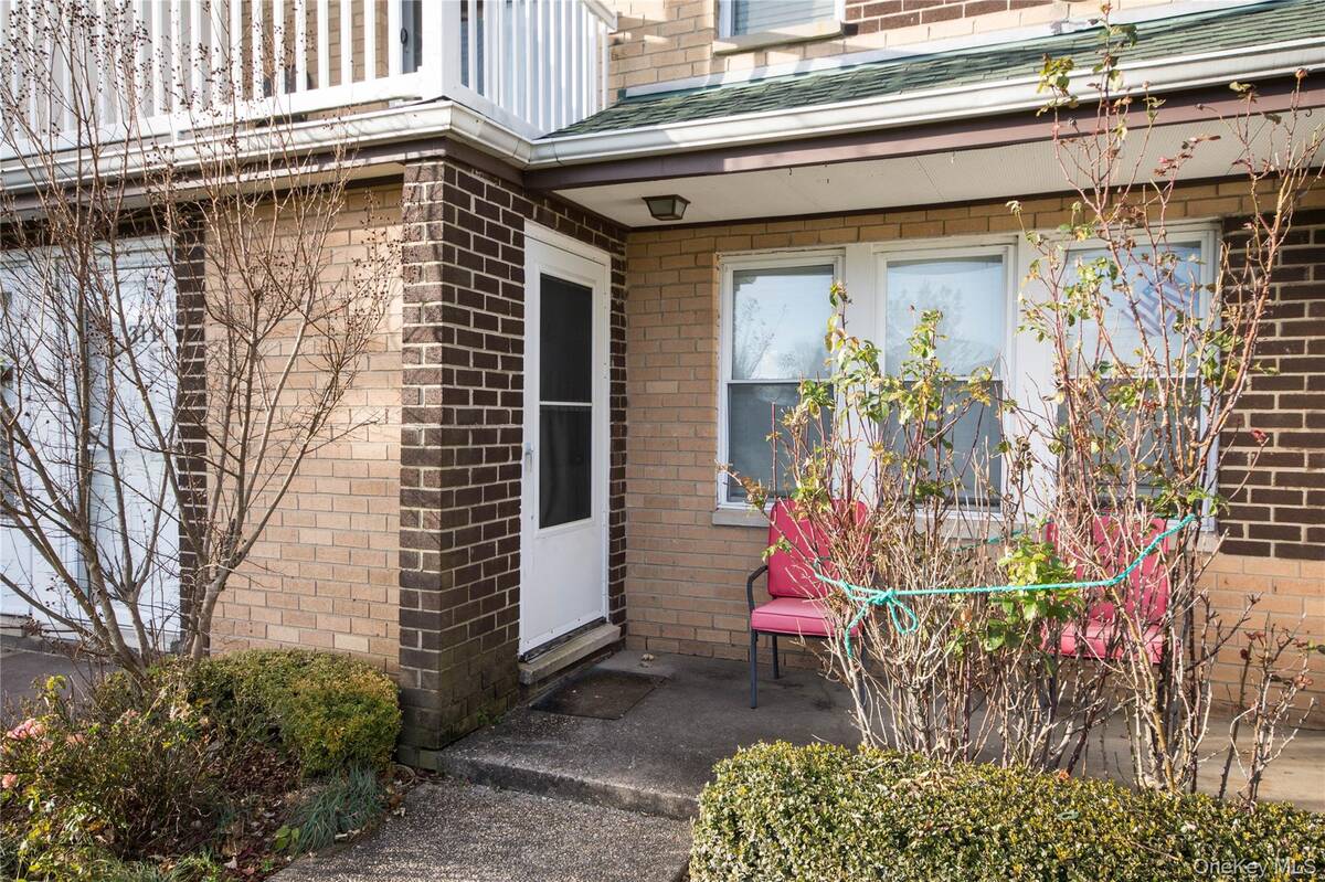 #1 photo, 312 Artist Lake Drive, Middle Island , NY 11953