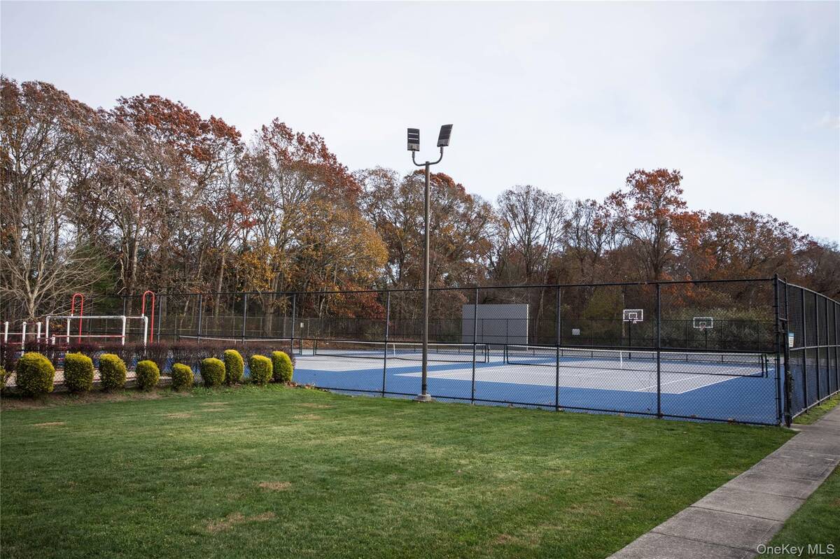 #17 photo, 312 Artist Lake Drive, Middle Island , NY 11953