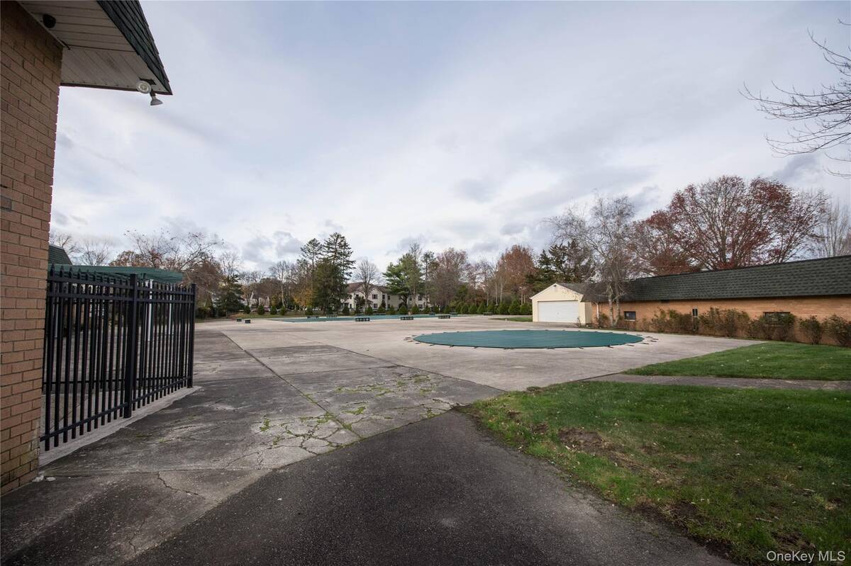 #21 photo, 312 Artist Lake Drive, Middle Island , NY 11953