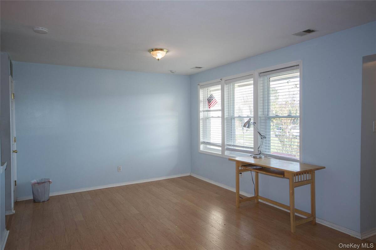 #3 photo, 312 Artist Lake Drive, Middle Island , NY 11953