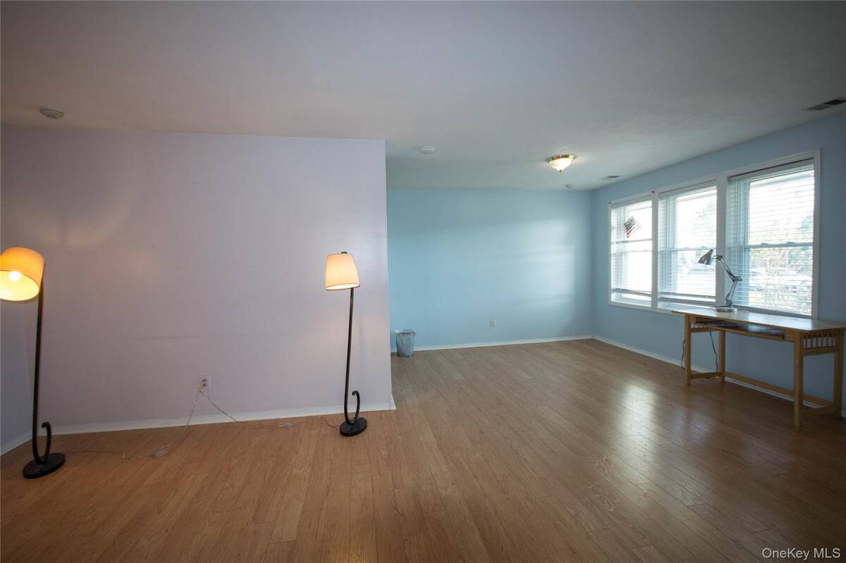 #4 photo, 312 Artist Lake Drive, Middle Island , NY 11953