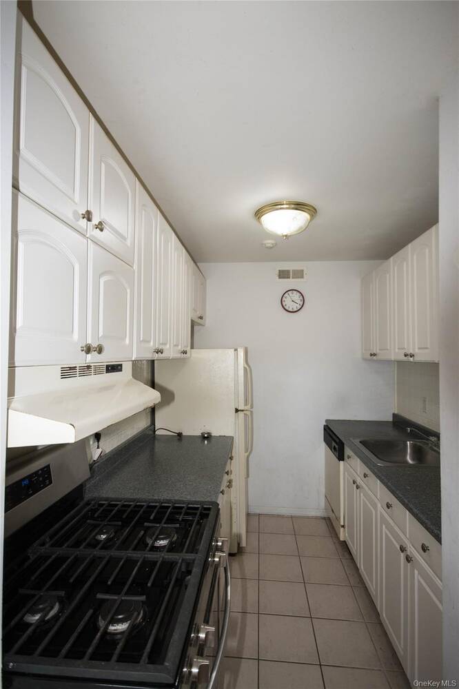 #5 photo, 312 Artist Lake Drive, Middle Island , NY 11953