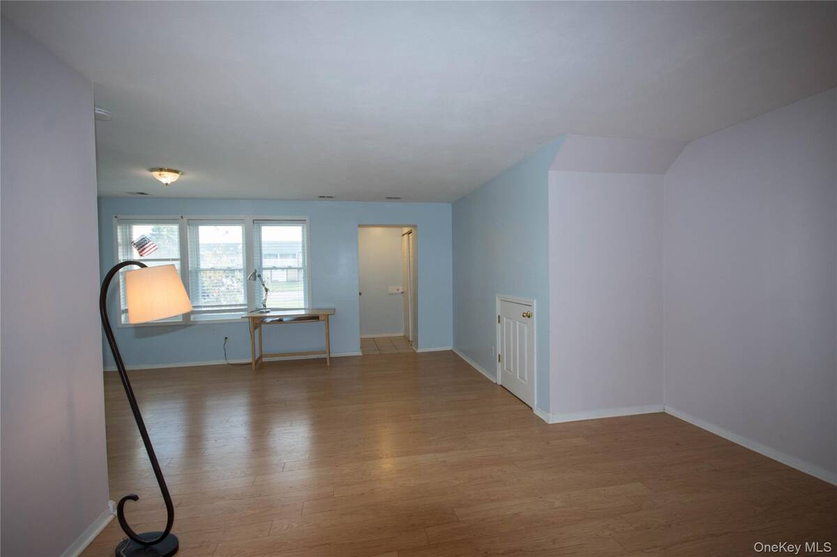 #8 photo, 312 Artist Lake Drive, Middle Island , NY 11953