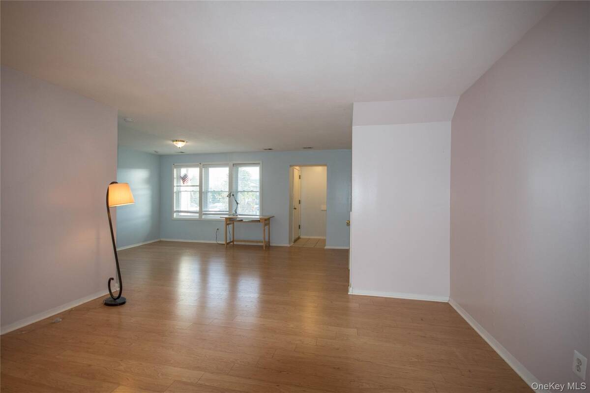 #9 photo, 312 Artist Lake Drive, Middle Island , NY 11953