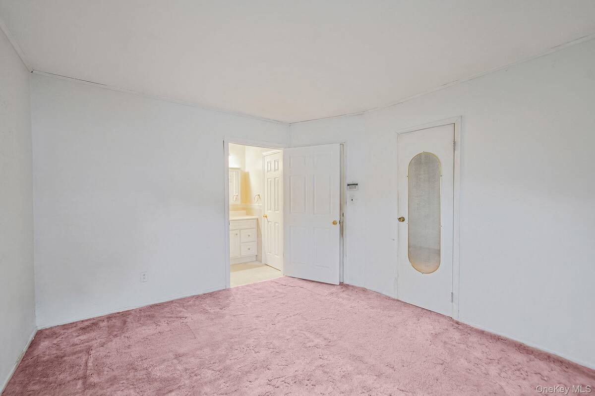 #12 photo, 98 Rose Place, サフォーク郡 Selden , NY 11784