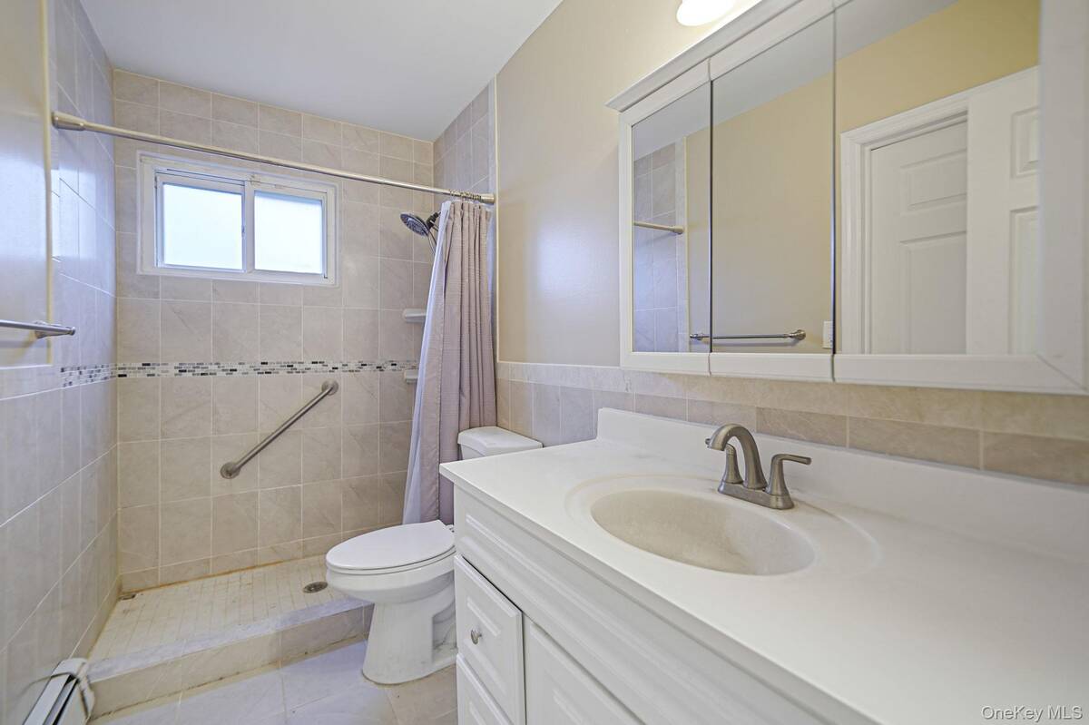 #13 photo, 98 Rose Place, サフォーク郡 Selden , NY 11784