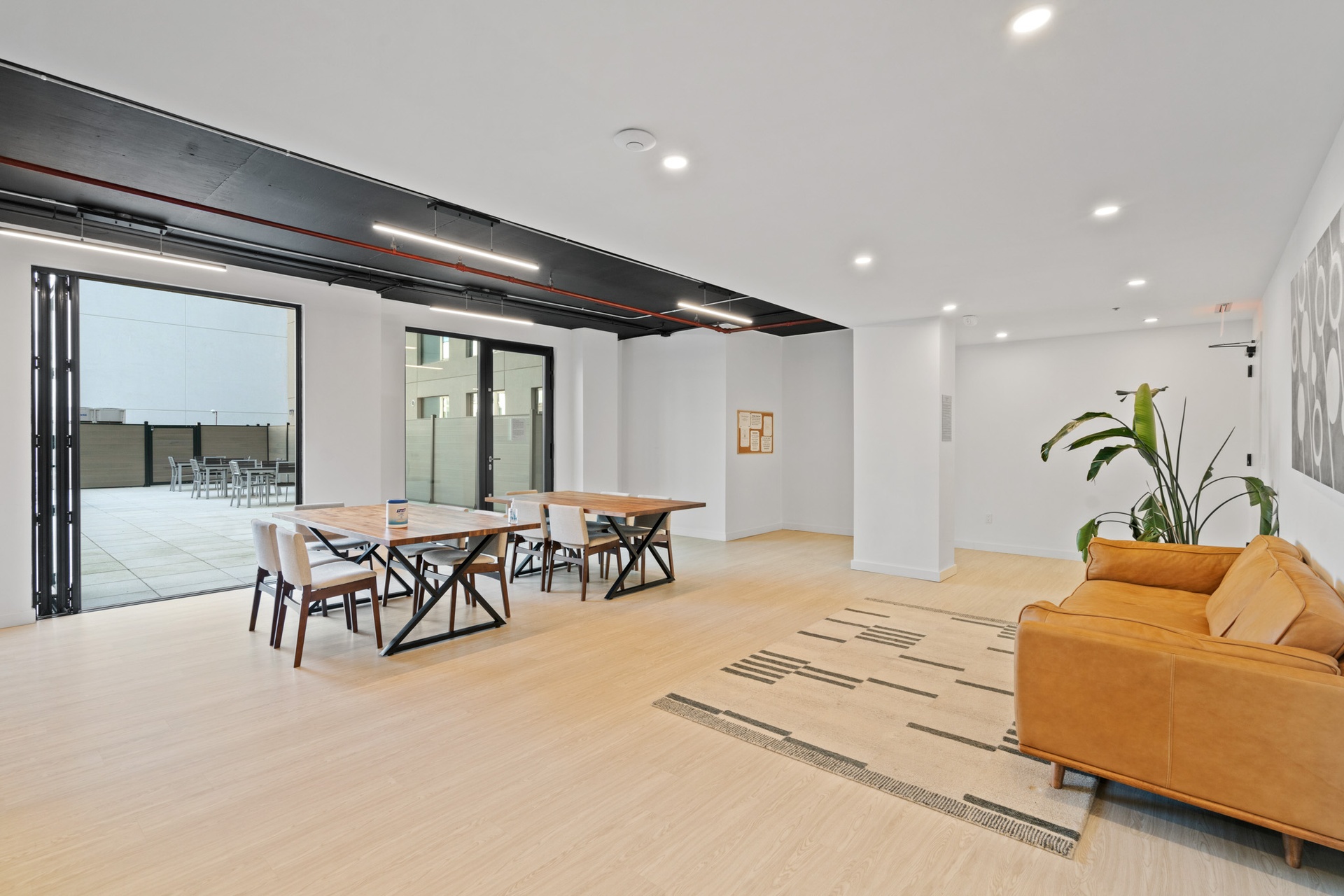 #16 photo, Astoria, Astoria , NY 11102