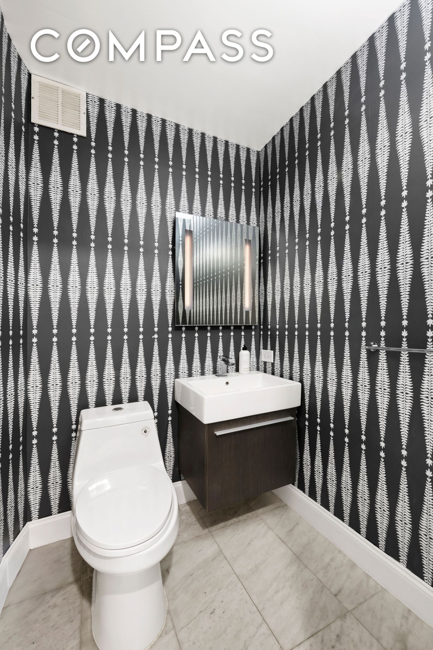 #10 photo, 330 E 38th Street, Murray Hill , NY 10016