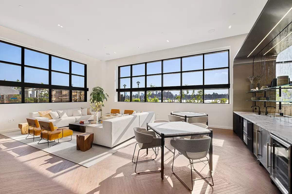 #10 photo, Brooklyn, Greenpoint , NY 11222