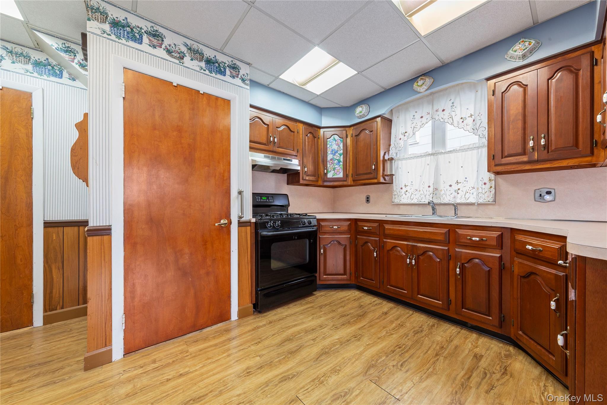 #8 photo, 806 Clintonville Street, Whitestone , NY 11357