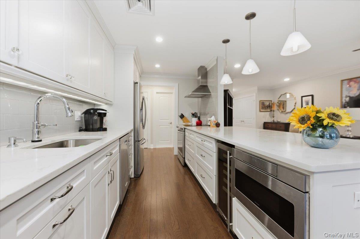 #11 photo, 99 S Park Avenue, Rockville Centre , NY 11570