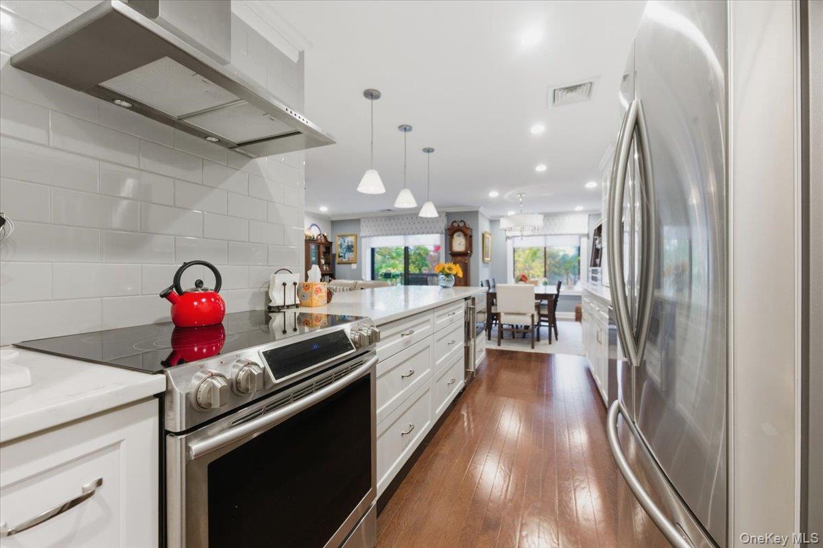 #13 photo, 99 S Park Avenue, Rockville Centre , NY 11570