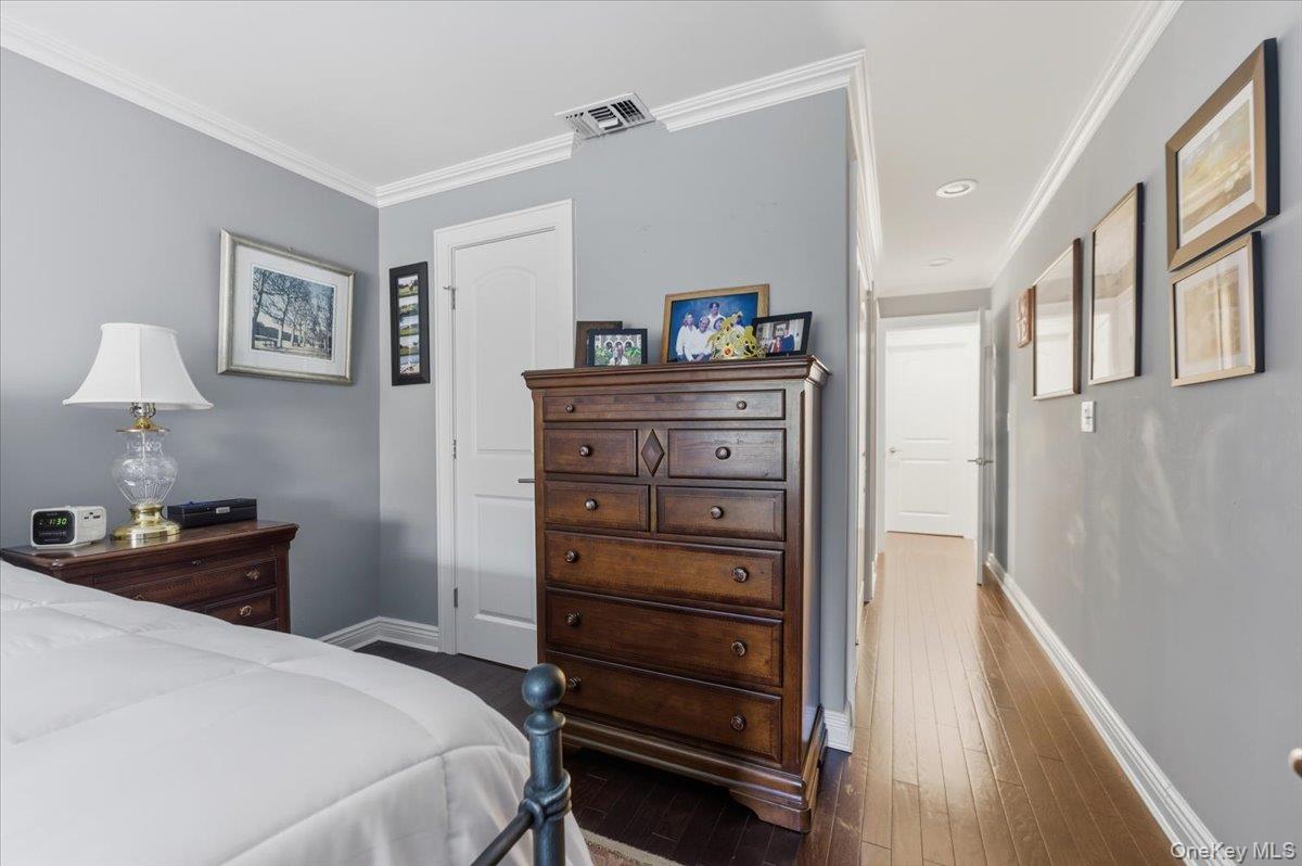 #15 photo, 99 S Park Avenue, Rockville Centre , NY 11570