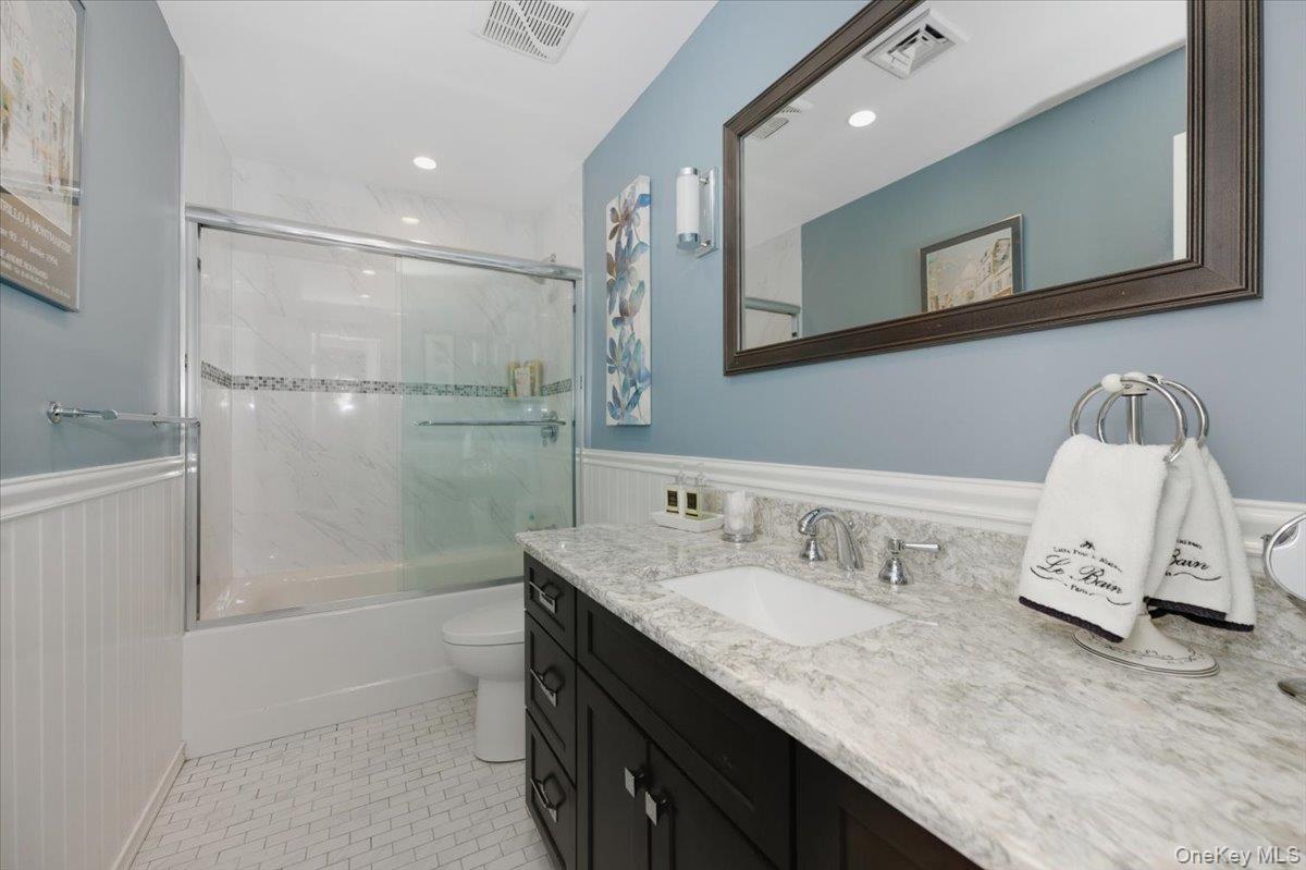 #16 photo, 99 S Park Avenue, Rockville Centre , NY 11570