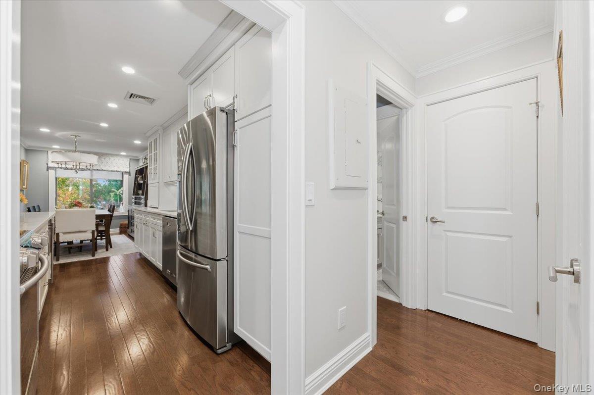 #20 photo, 99 S Park Avenue, Rockville Centre , NY 11570