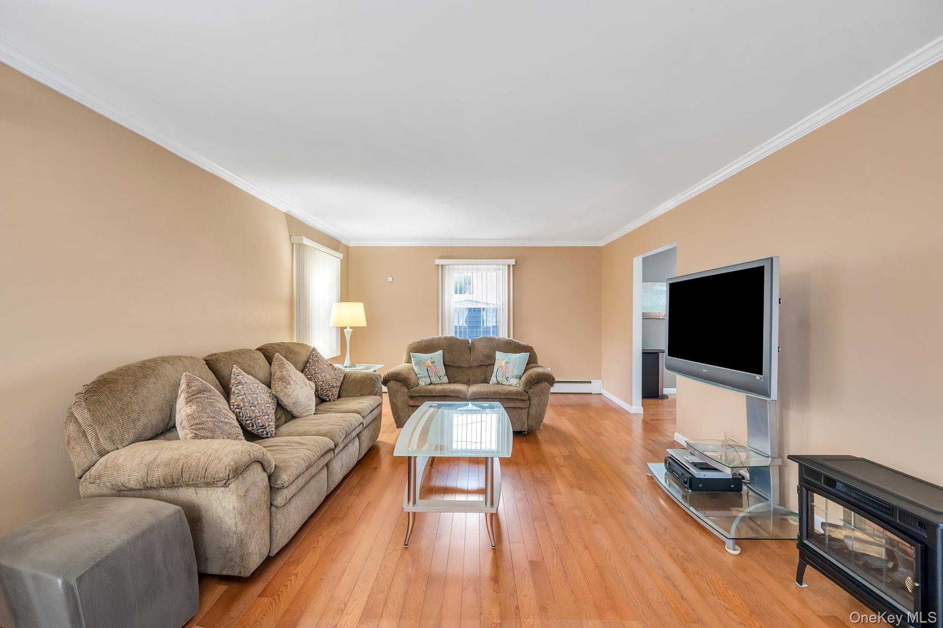 #19 photo, 2 Tulip Grove Drive, Lake Grove , NY 11755