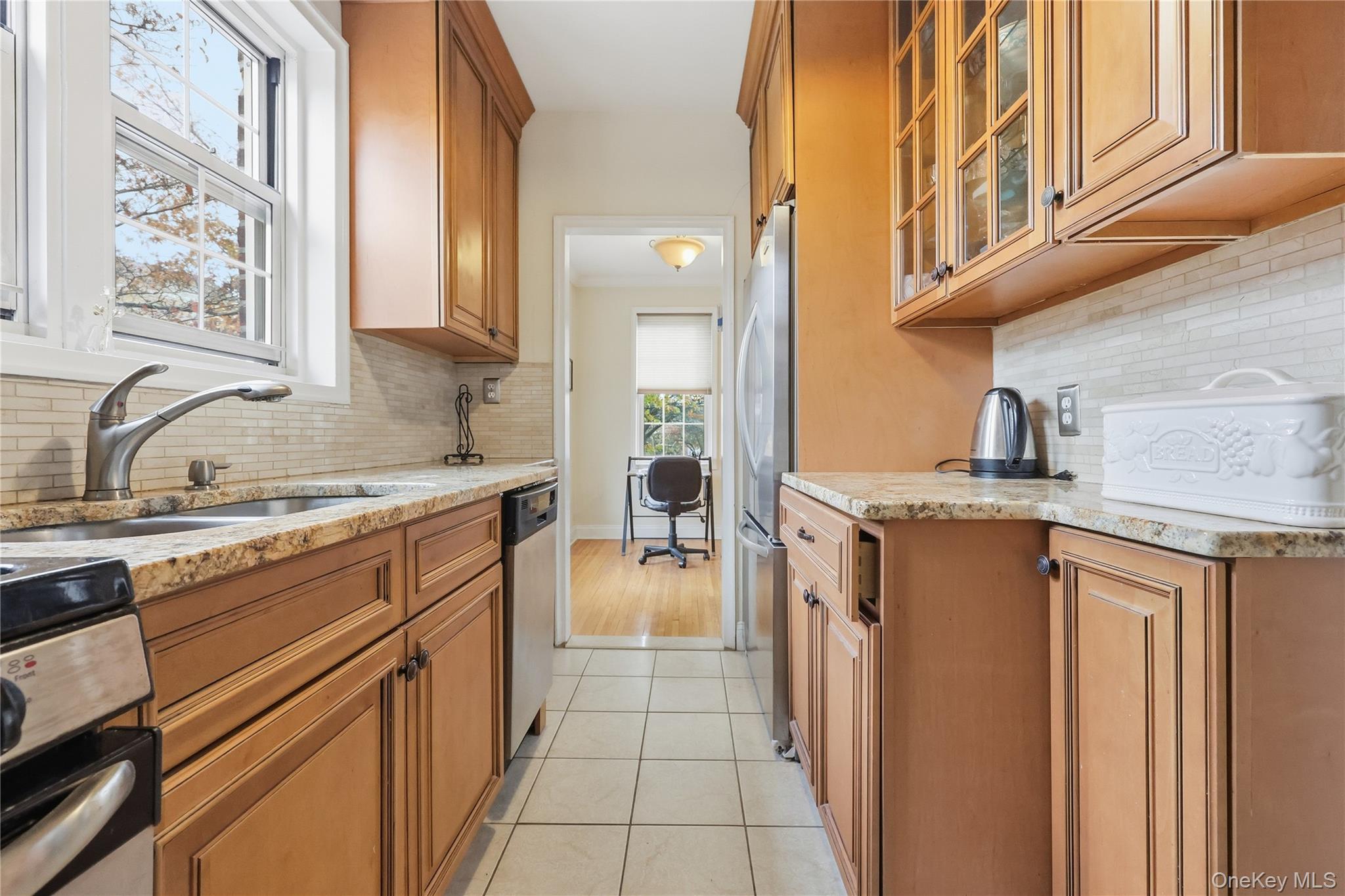 #11 photo, 250 Central Avenue, Lawrence , NY 11559