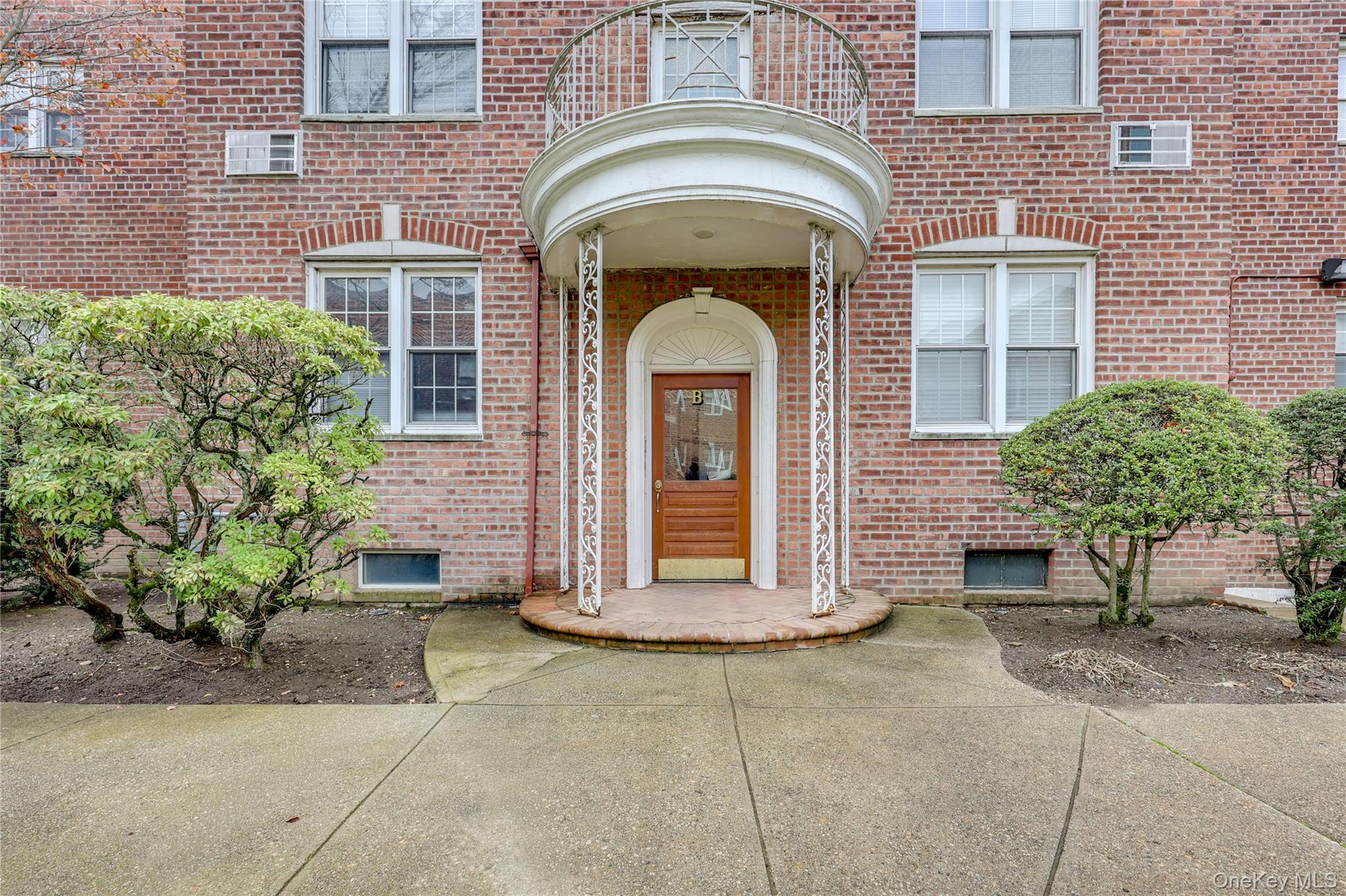 #3 photo, 250 Central Avenue, Lawrence , NY 11559