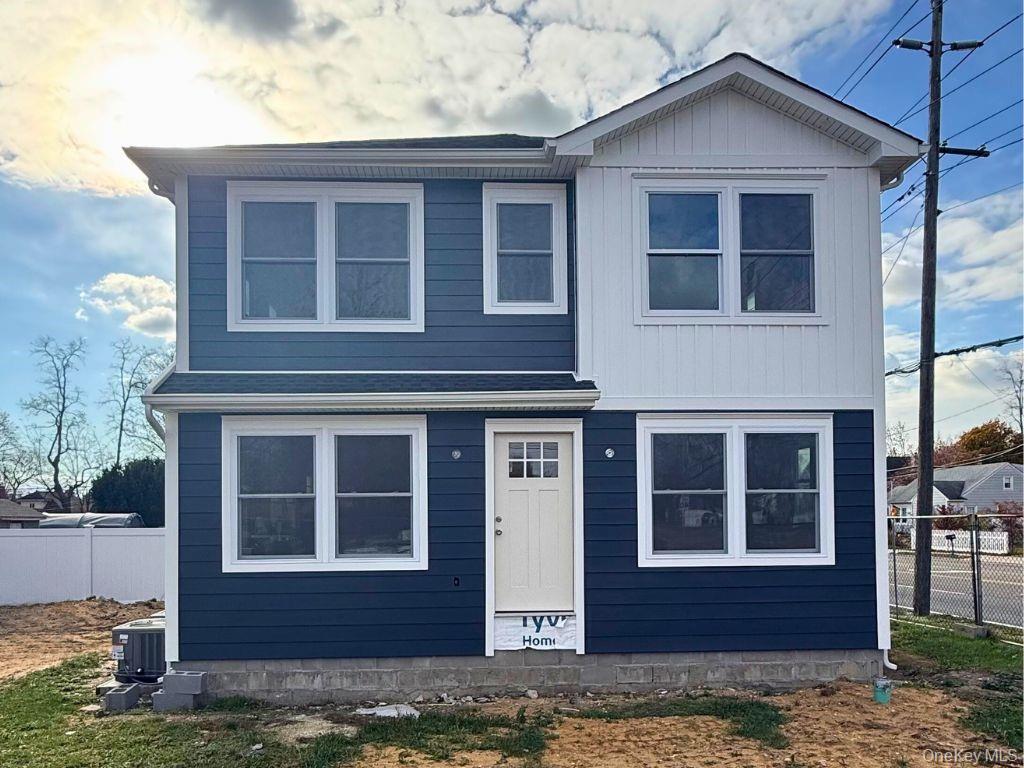 #1 photo, 4 Lee Avenue, Bay Shore , NY 11706