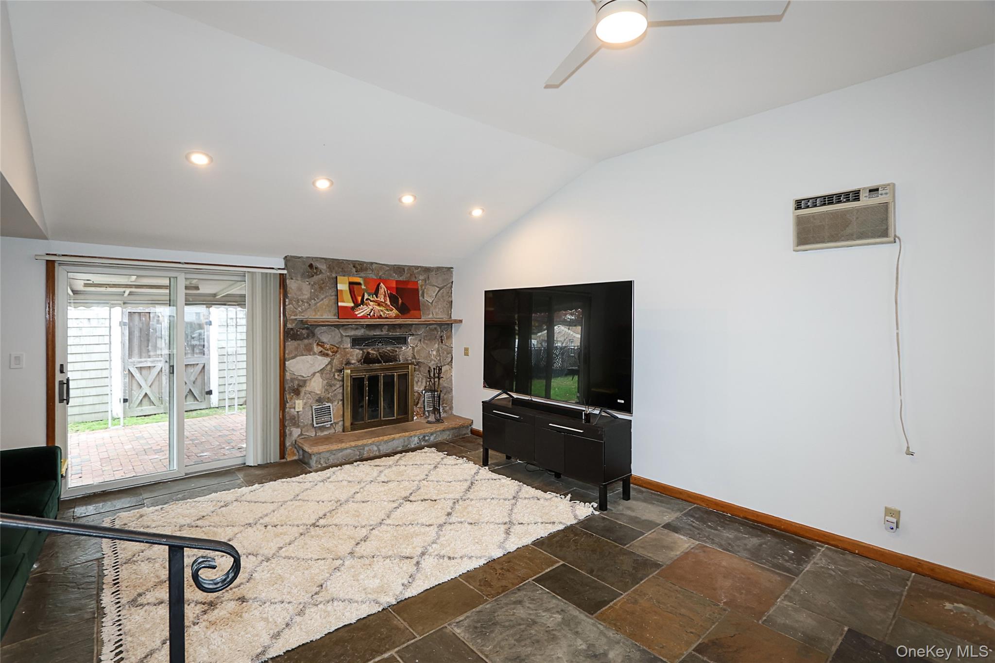 #12 photo, 49 East Avenue, Glen Cove , NY 11542