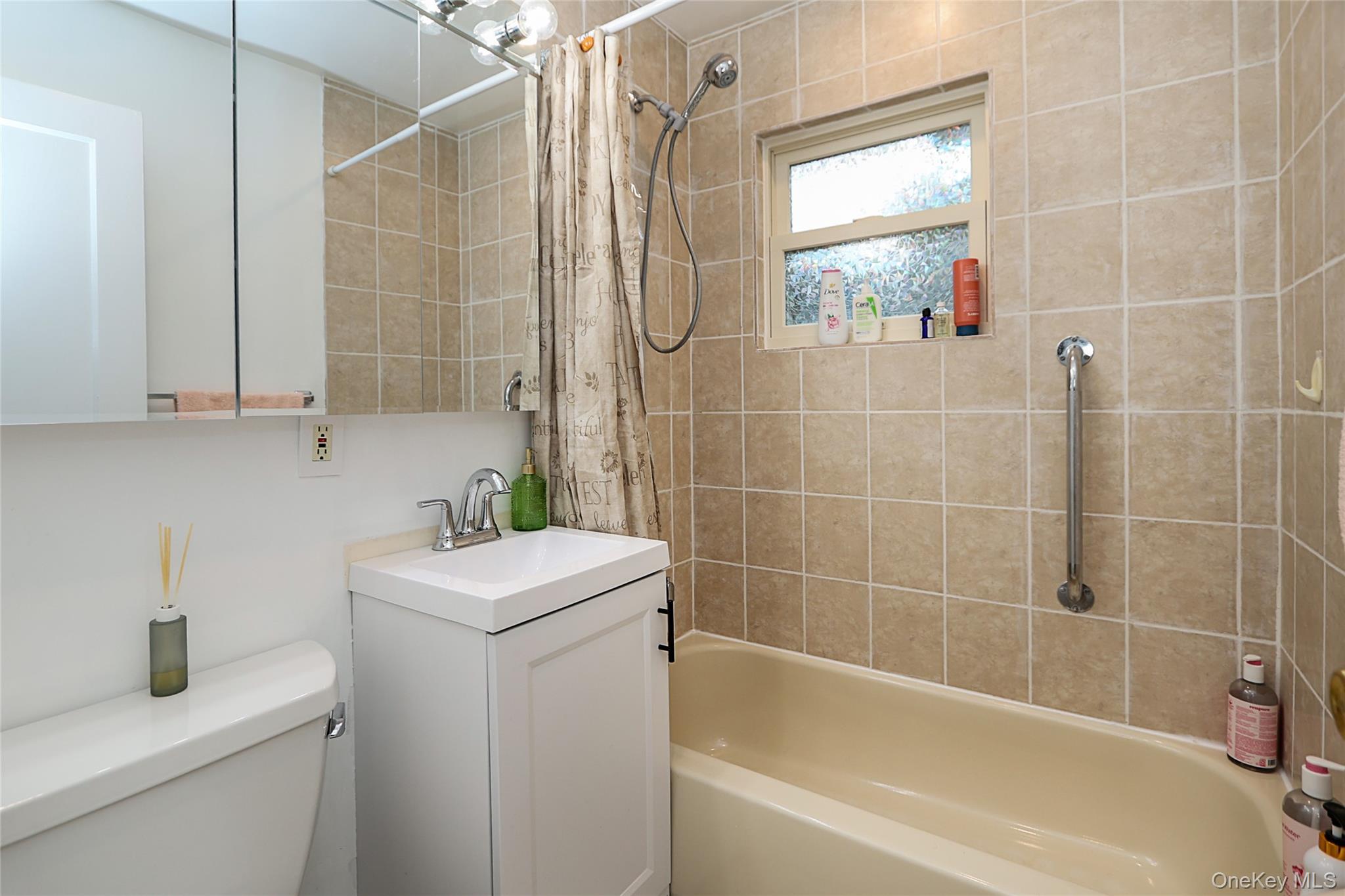 #19 photo, 49 East Avenue, Glen Cove , NY 11542