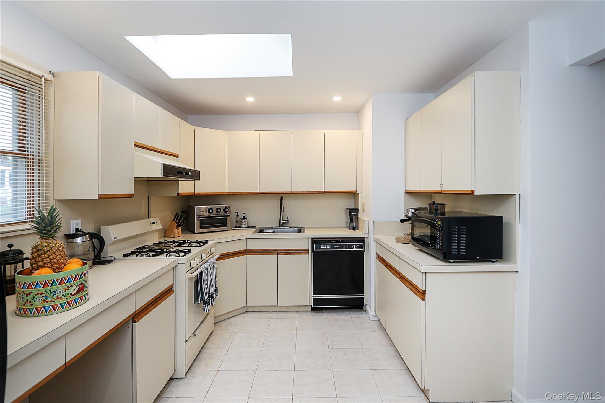 #8 photo, 49 East Avenue, Glen Cove , NY 11542