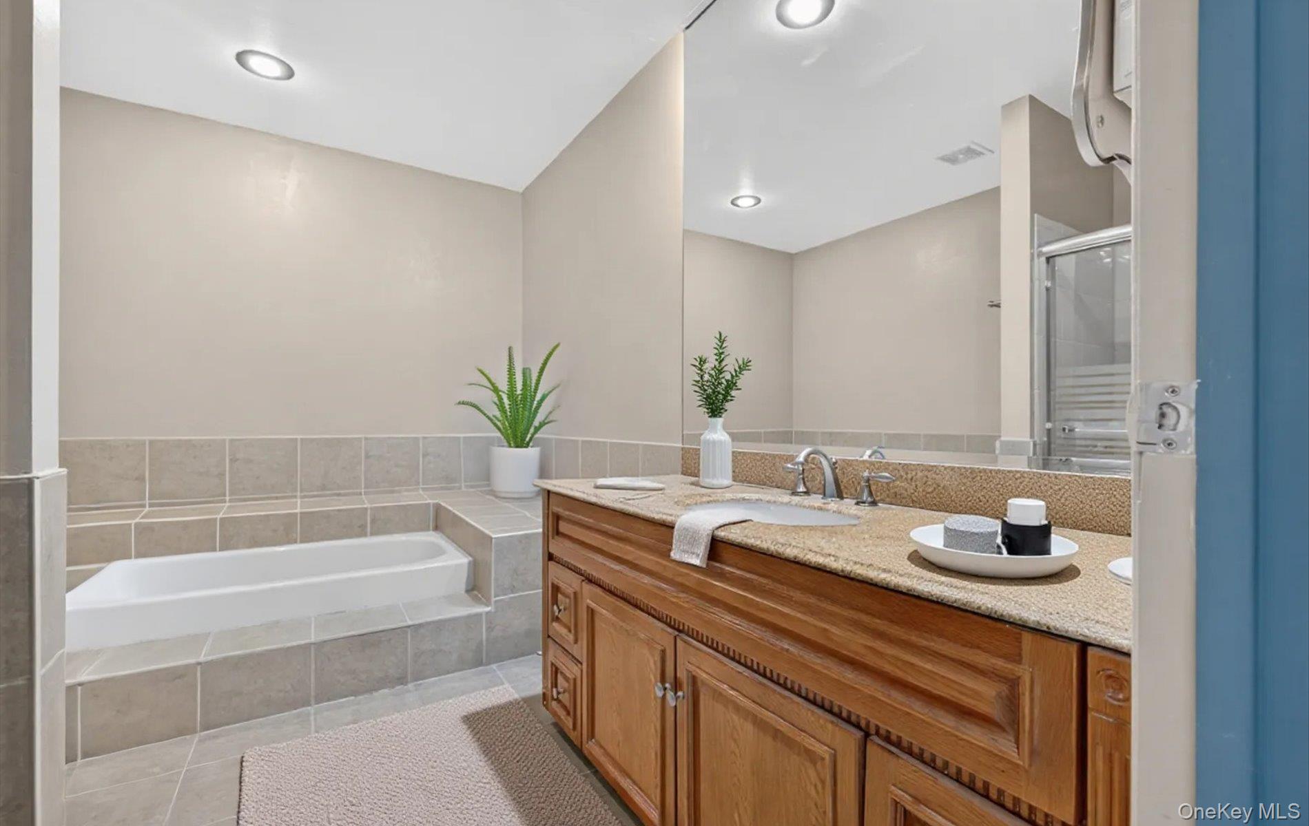 #17 photo, 105 Glen Way, Syosset , NY 11791