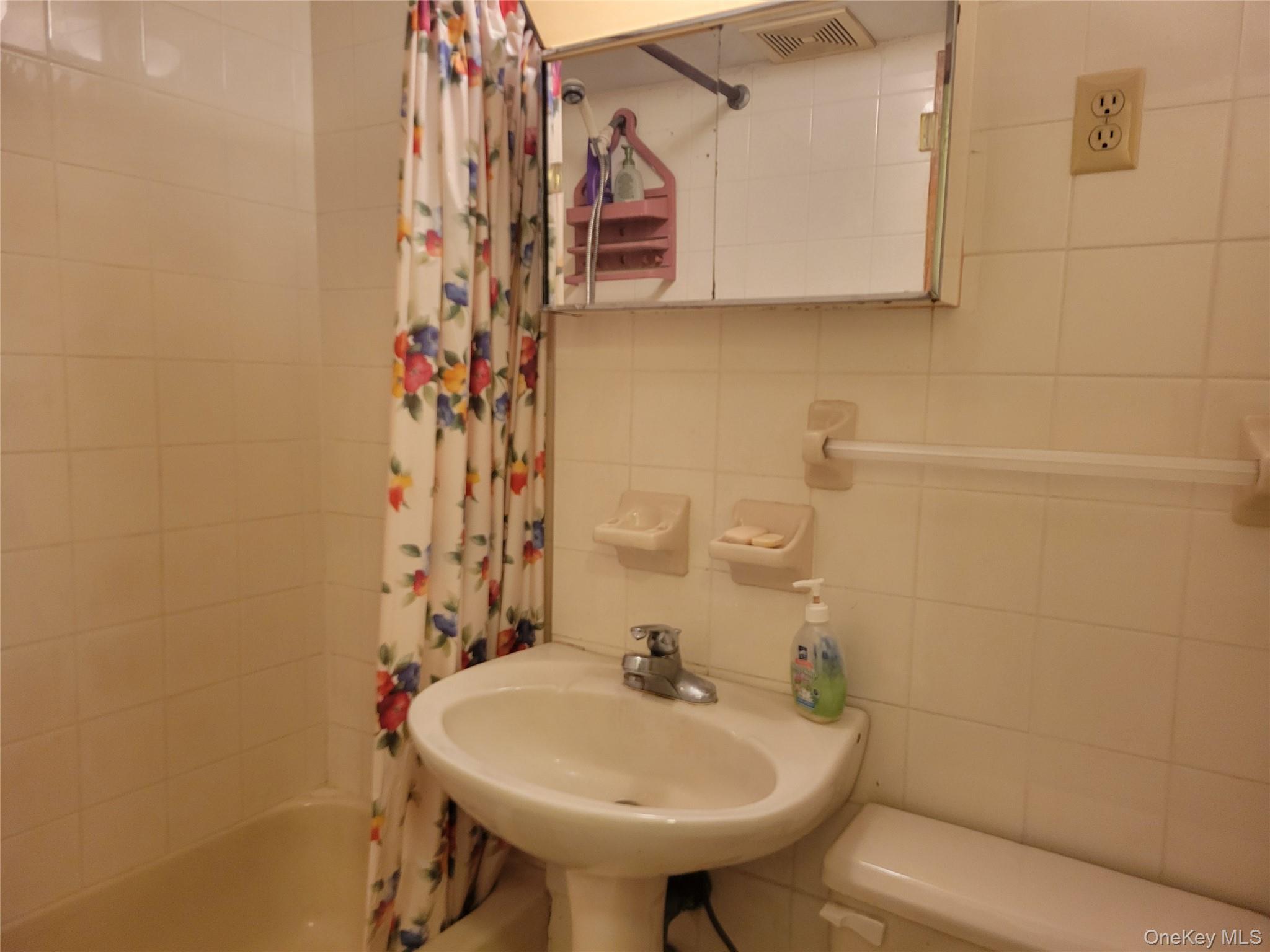 #11 photo, 48-26 42nd Street, Sunnyside , NY 11104