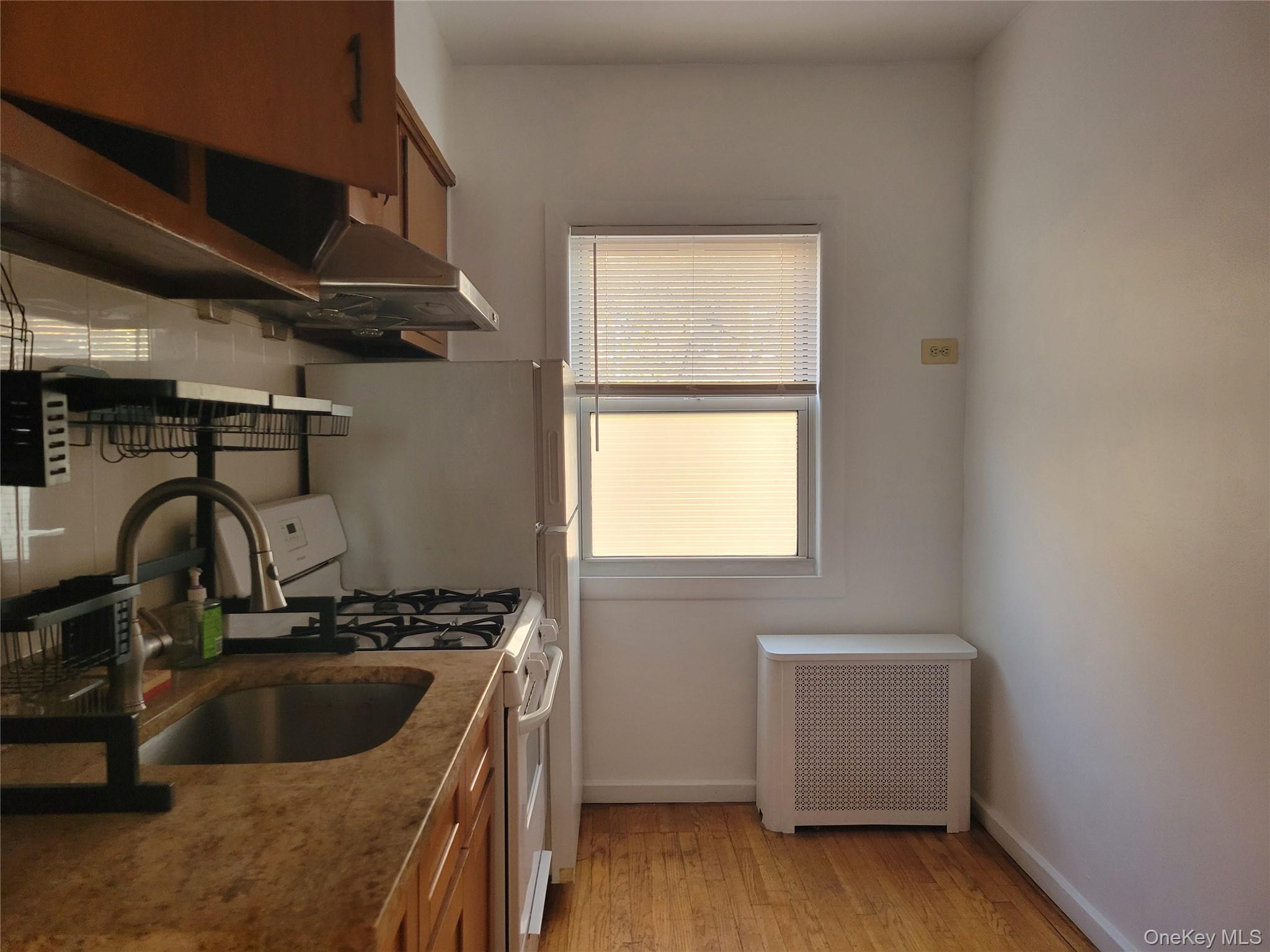 #4 photo, 48-26 42nd Street, Sunnyside , NY 11104