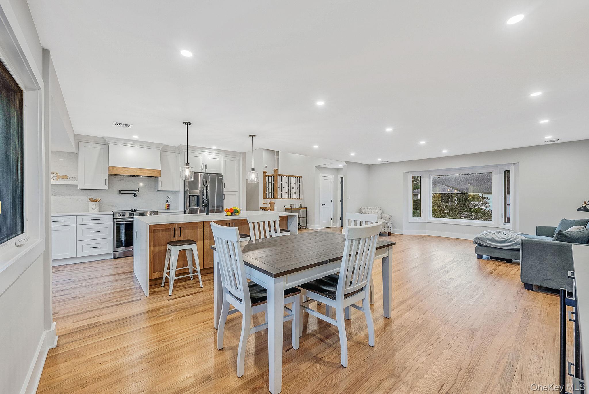 #13 photo, 64 Hedgerow Lane, Jericho , NY 11753